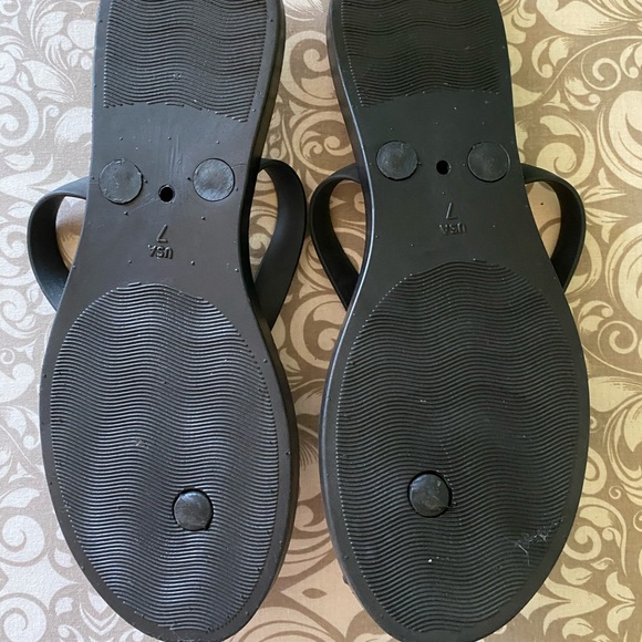 NEW Sandals - Picture 3 of 3